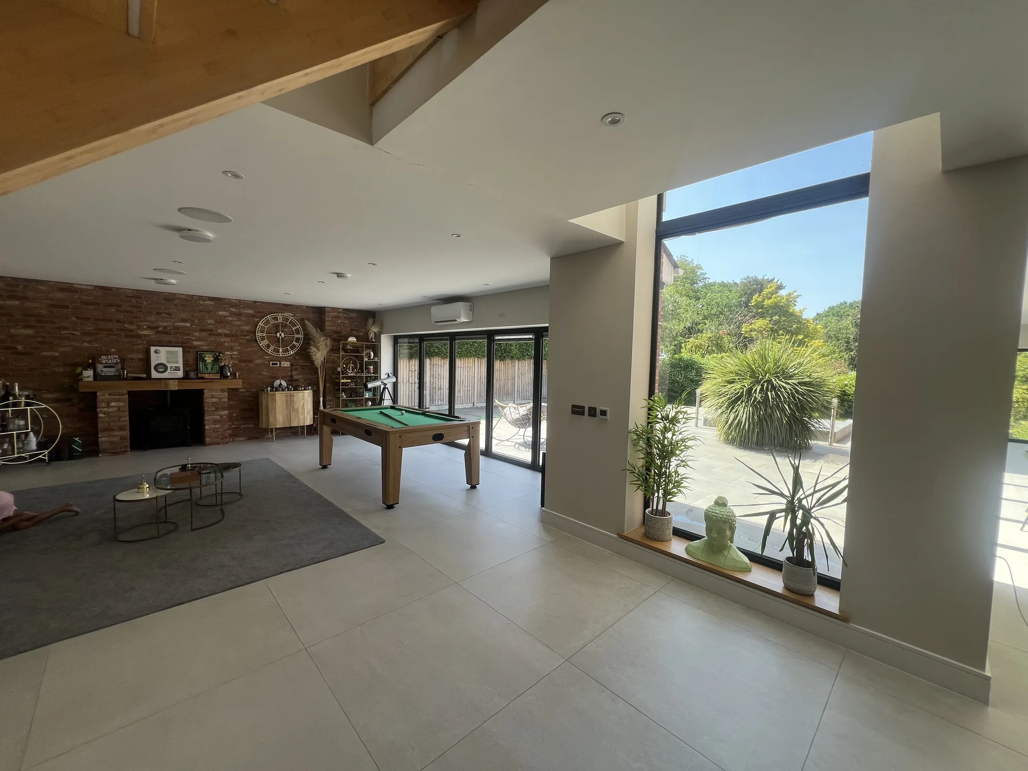 Indoor unit installed as part of a multi-split air conditioning system